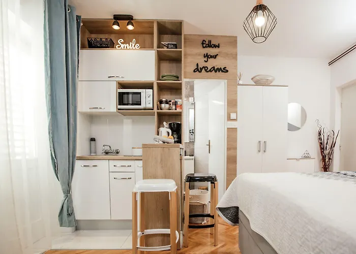 Nora ماكارسكا