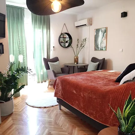 Nora Apartman *