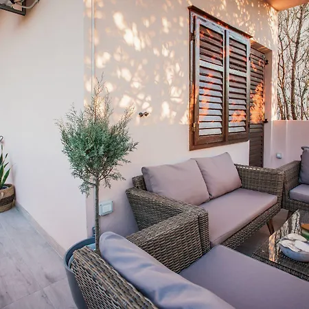 Nora Apartment *