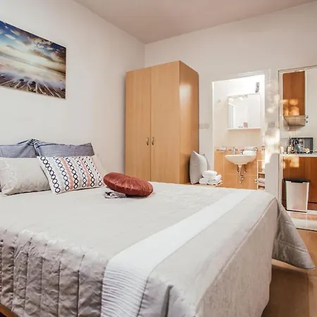 Nora Apartman *
