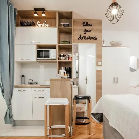 Nora Apartman *