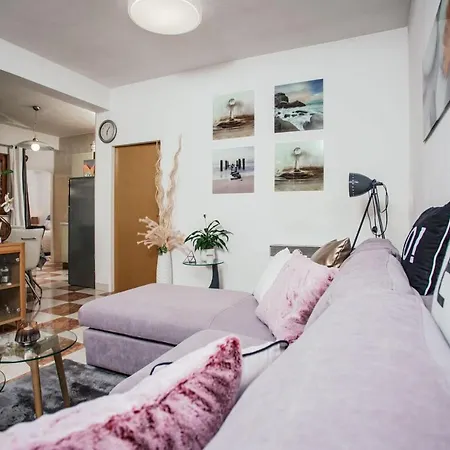 Nora Apartman *