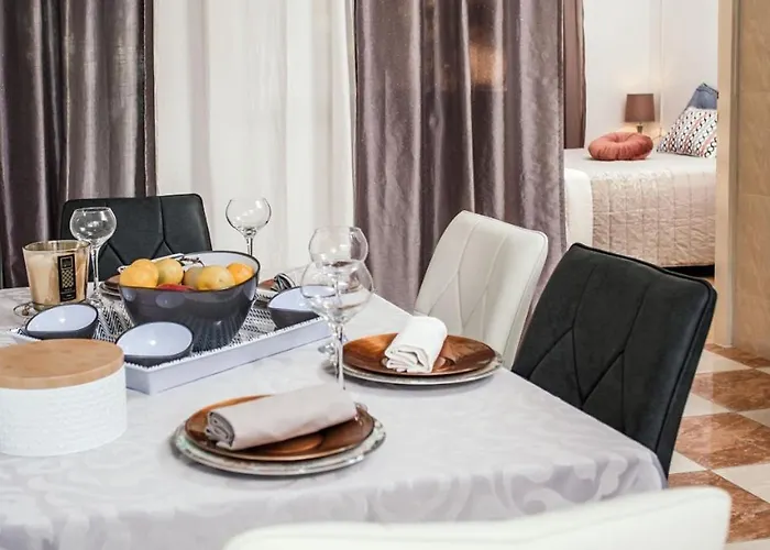 Nora * Μακάρσκα